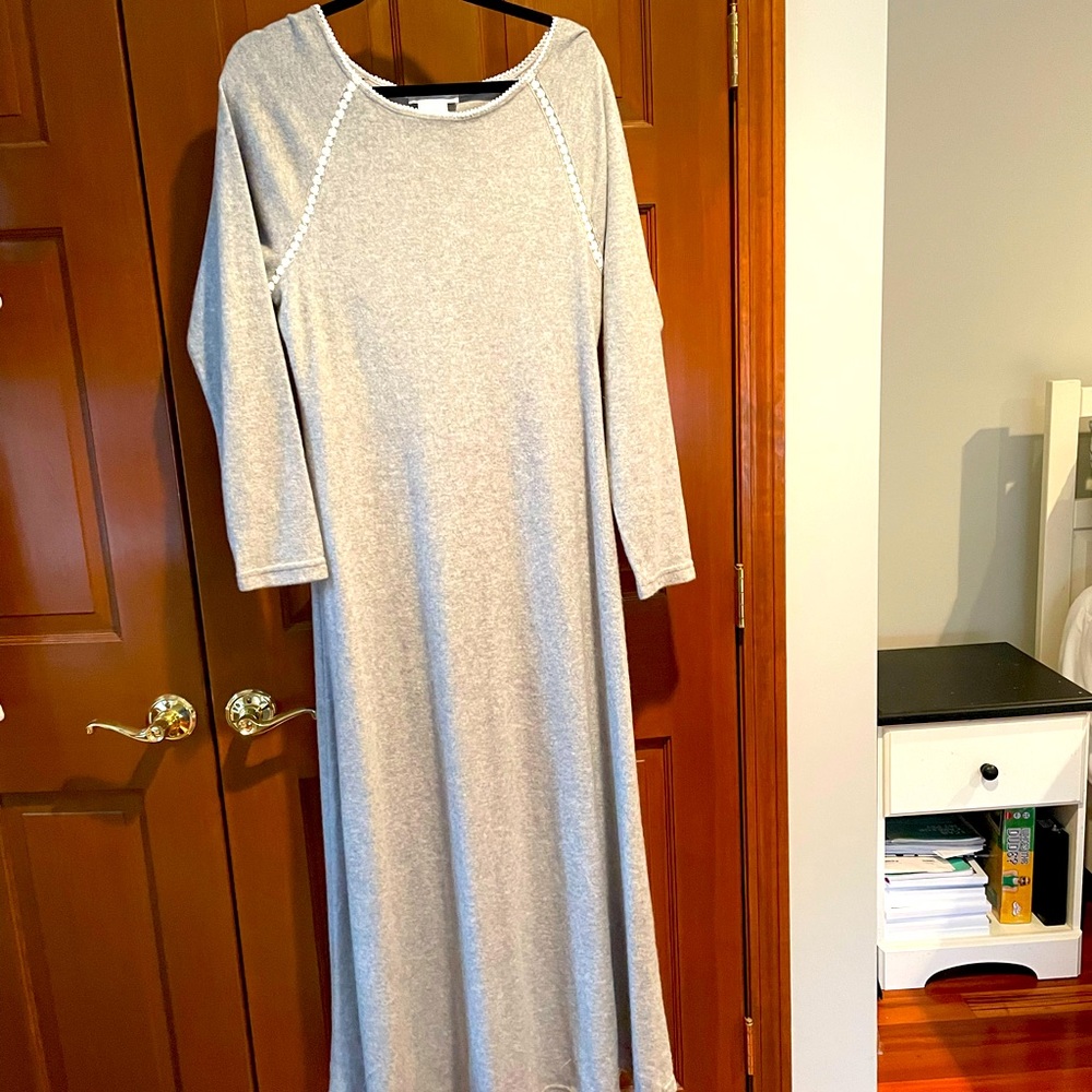 Lounger grey fleece brand new never worn W/O tags
